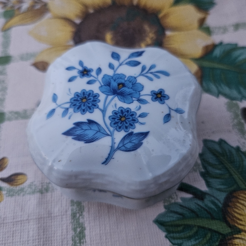 Blue And White Porcelain Trinket Box